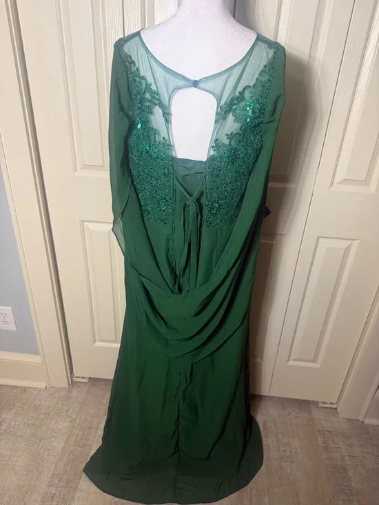 Elegant Green Embellished Evening Dress - Picture 2 of 3